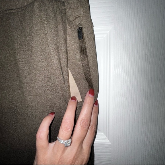 Men's Olive Jogger Right Of Way Size Small - Picture 4 of 7